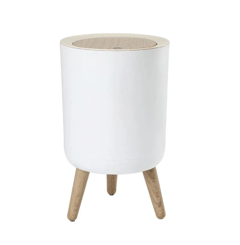 Petite poubelle de salle de bain