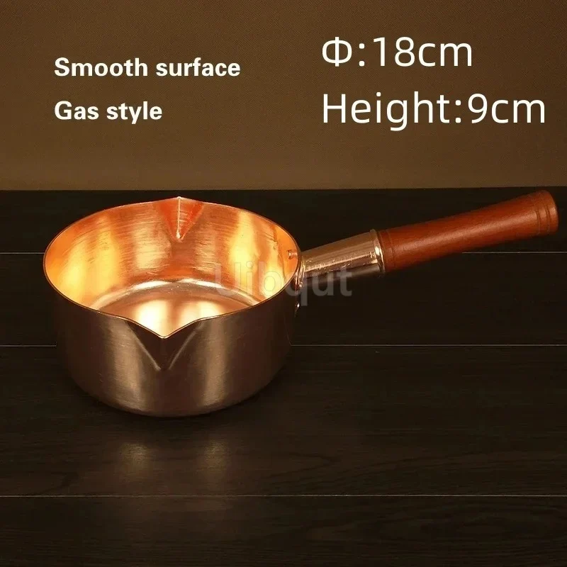 Casserole en cuivre avec manche en bois 18 cm – L’élégance artisanale au service des cuissons précises