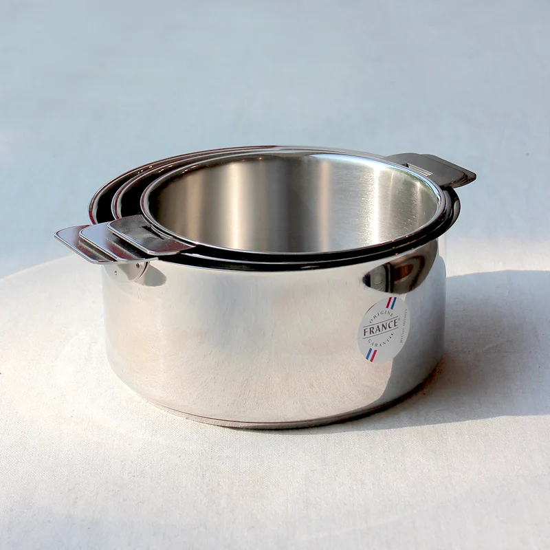Batterie de trois casseroles en inox 18/10 avec manche amovible